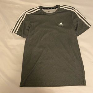 Adidas/Small/T-shirt